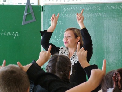 Зарплаты московских педагогов увеличатся