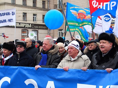 Профсоюзы поддержали Путина праздничным шествием по Фрунзенской набережной