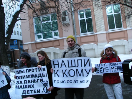 Беременные обещали снова выйти на пикеты против сокращения декретных выплат