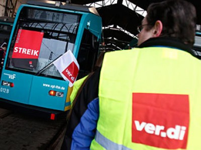 Немецкие госслужащие требуют 200 евро