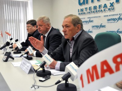 Первомайское шествие не вмещает всех желающих