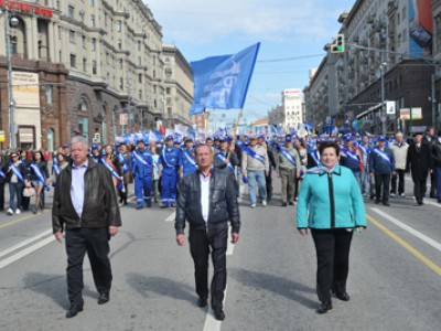 [ВИДЕО] Более 100 тысяч человек вышли на первомайскую демонстрацию ФНПР в Москве