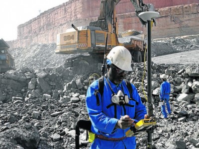 Сотрудники нигерийского уранового рудника объявили забастовку