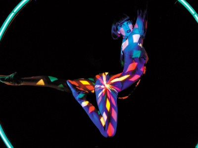 Танцовщицы Crazy Horse добились повышения зарплат забастовкой