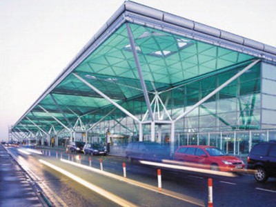 Грузчики в лондонском аэропорту не хотят работать больше и забесплатно