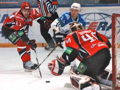 Клуб «Автомобилист» начал выплачивать хоккеистам долги