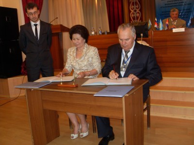 Подписан договор о взаимодействии между курганскими и казахстанскими профсоюзами