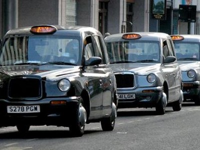 Лондонские таксисты провели акцию протеста