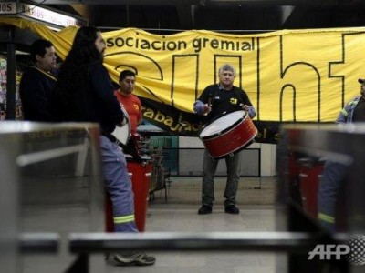 Работники аргентинского метрополитена приостановили забастовку