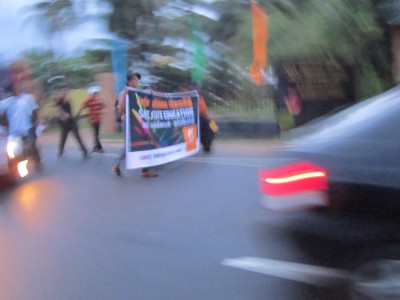 Преподаватели Шри-Ланки идут по стране двумя колоннами протеста