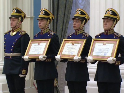 В День защитника Отечества власть вспомнила о военных