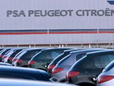 Демонстрация рабочих Peugeot-Citroen переросла в стычку с полицией