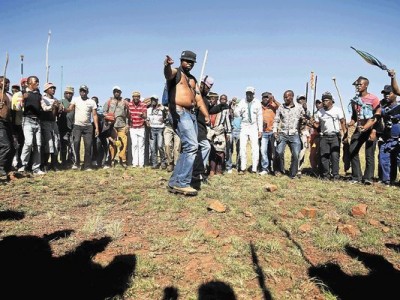 Работодатели бастующих шахтеров ЮАР начали прибегать к крайним мерам