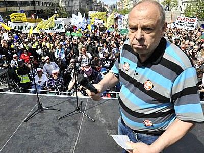 Около 10 тыс. человек вышли на демонстрацию в Праге