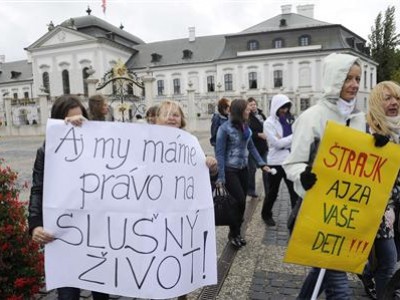 Словацкие учителя грозят бессрочной забастовкой