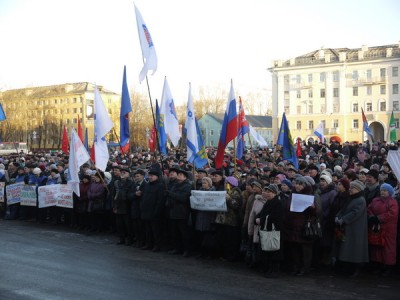 Около 2000 профсоюзных активистов вышли на митинг в Северодвинске