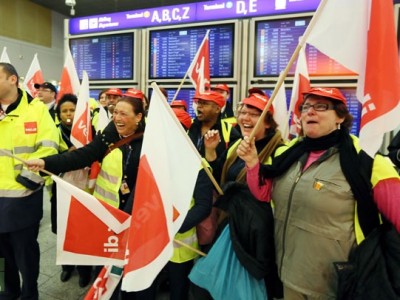 Забастовка в аэропортах и снегопад нарушили воздушное сообщение в Германии