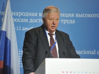 Михаил Шмаков: «Стандарты достойного труда – индикаторы развития трудовых отношений»