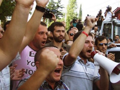 В Телави бастуют работники медицинского центра