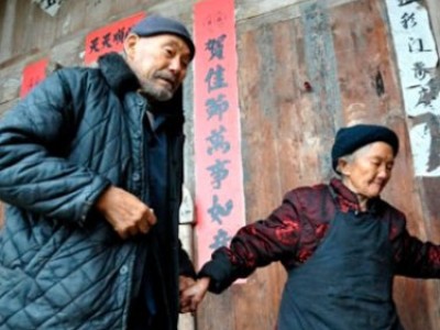 Китайцев обяжут навещать своих пожилых родителей?