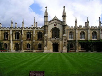 Борьбу с мигрантами британские власти начали с иностранных студентов