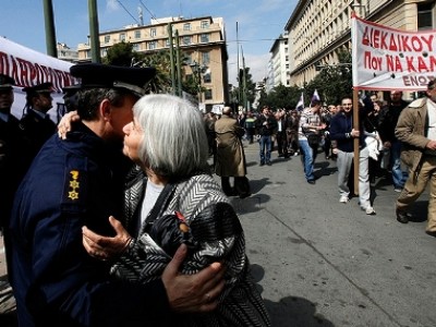 Профсоюзы госслужащих Греции назначили всеобщую стачку на 11 мая