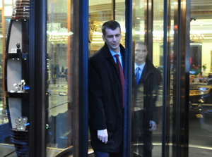 Прохоров предлагает работникам трудиться по 60 часов на срочных трудовых договорах