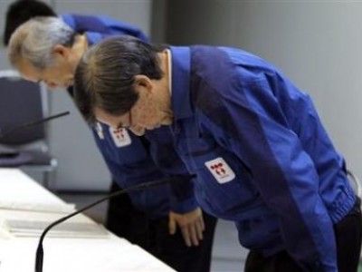 Руководство японской атомной компании «Тэпко» урезало зарплаты и платит компенсации эвакуированным и отравленным