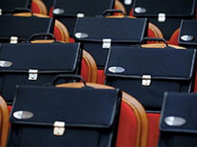 Чиновников будут выгонять за четырехмесячное отсутствие на службе