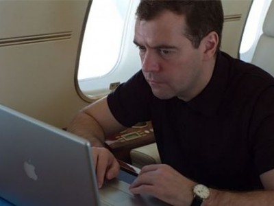 Должен остаться только один Медведев!