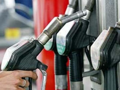 В Киргизии дают в одни руки только 10 литров бензина