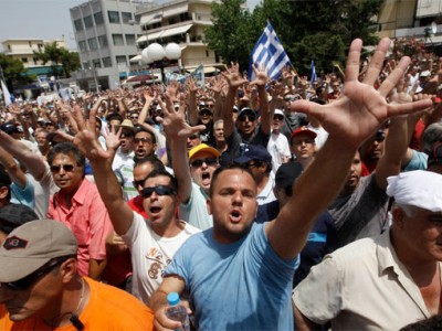 Греческие таксисты сменили тактику борьбы (ВИДЕО)