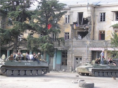 В Цхинвале и Москве прошли акции памяти о жертвах войны в Осетии