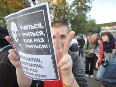 "Учитель" протестует, а профсоюз работников наробразования добивается