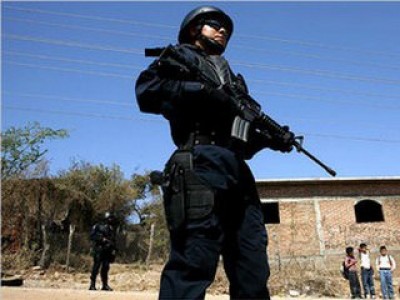 В Мексике детей будут учить только под охраной полиции