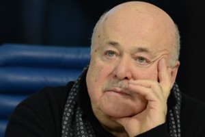 Майские указы играют в театре на тройку