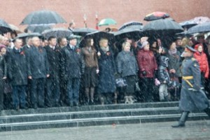 Профсоюзные лидеры Москвы возложили цветы к могиле Неизвестного солдата