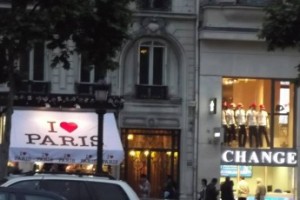 Модным магазинам во Франции разрешили работать по воскресеньям