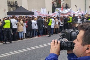 На грани паралича: польские больницы закрываются из-за протеста врачей