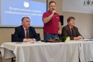 Стенды “от кутюр”, гранты и личные связи