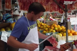 Веганский фестиваль отменили из-за протеста французских мясников