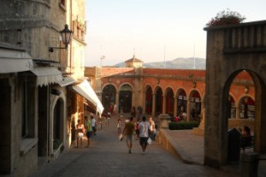 В Италии хотят запретить торговлю по воскресеньям и в праздники