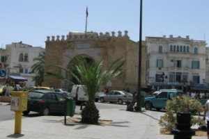 Антиправительственный марш прошел в Тунисе