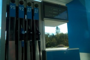 Президент призвал сдерживать цены на топливо