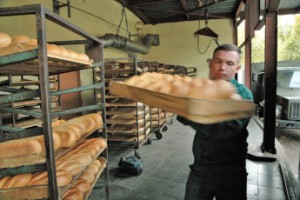 Участникам голодовки на Черкизовском хлебозаводе начали выплачивать деньги