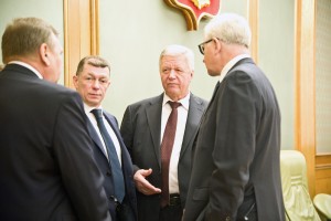 Шмаков предложил пресечь спекуляции на тему продолжительности новогодних праздников