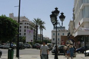 Госслужащим Туниса повысят зарплату