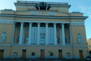 Путин предложил освободить от налога на прибыль театры и музеи