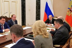 Путин освободит от налогов «земских учителей и врачей»