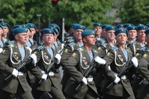 Военным и полицейским увеличат ряд выплат